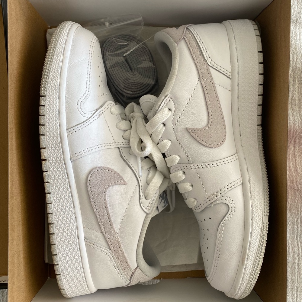 Nike Jordan 1 Lows (4.5 Y / 6 W)